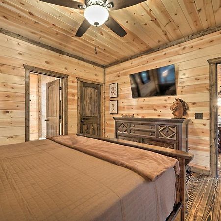 Broken Bow Cabin Deck With Hot Tub And Pool Table! Eksteriør billede