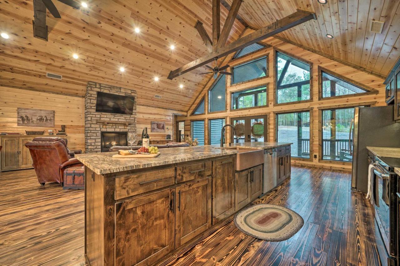 Broken Bow Cabin Deck With Hot Tub And Pool Table! Eksteriør billede