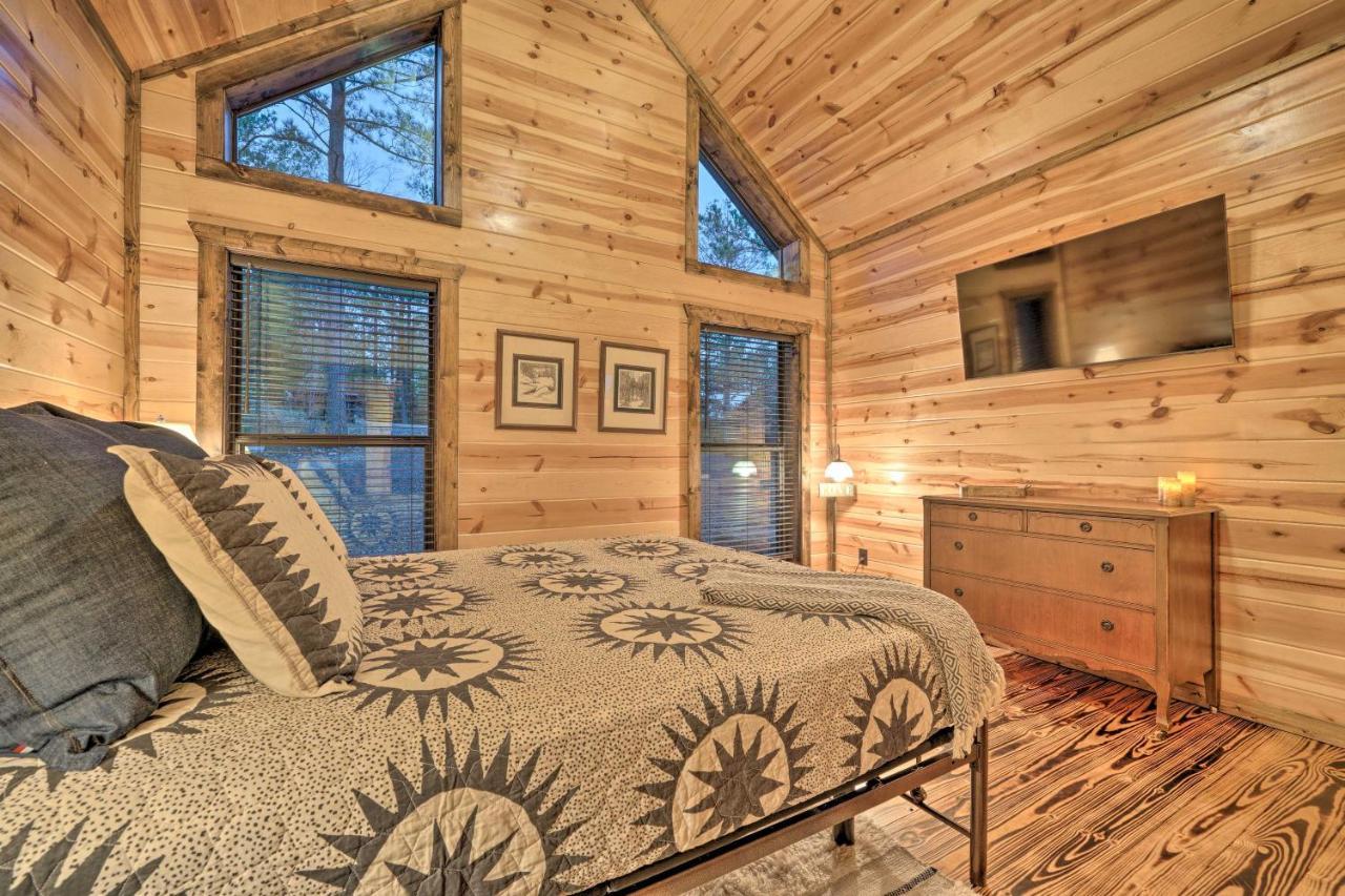 Broken Bow Cabin Deck With Hot Tub And Pool Table! Eksteriør billede