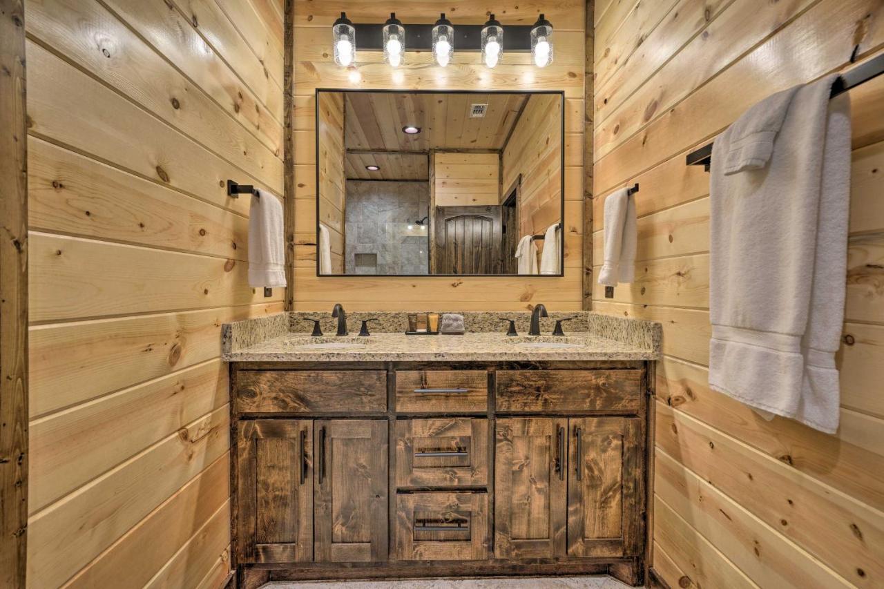 Broken Bow Cabin Deck With Hot Tub And Pool Table! Eksteriør billede