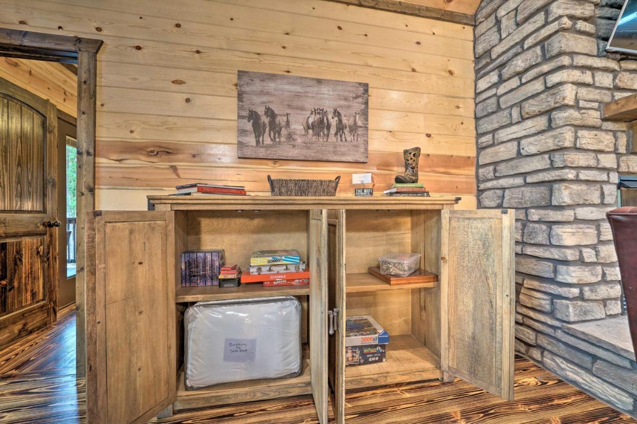 Broken Bow Cabin Deck With Hot Tub And Pool Table! Eksteriør billede