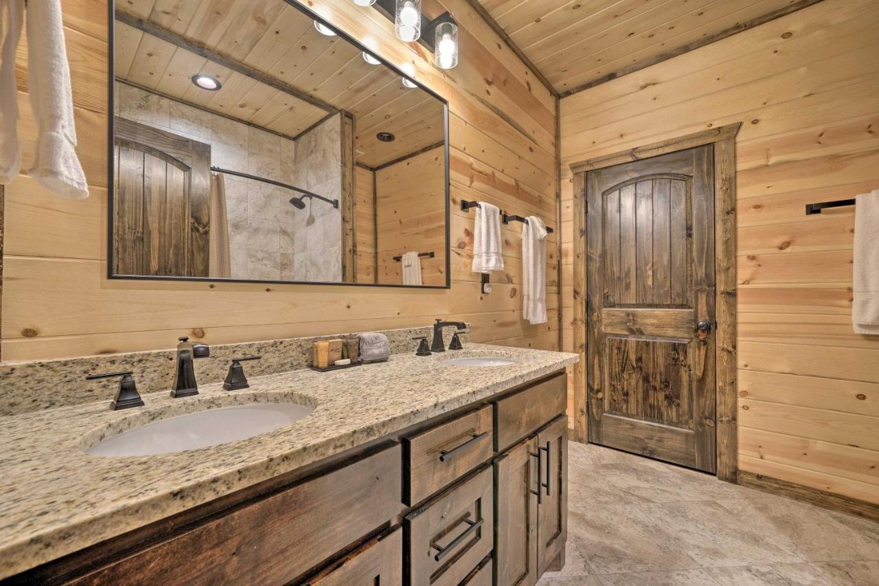 Broken Bow Cabin Deck With Hot Tub And Pool Table! Eksteriør billede