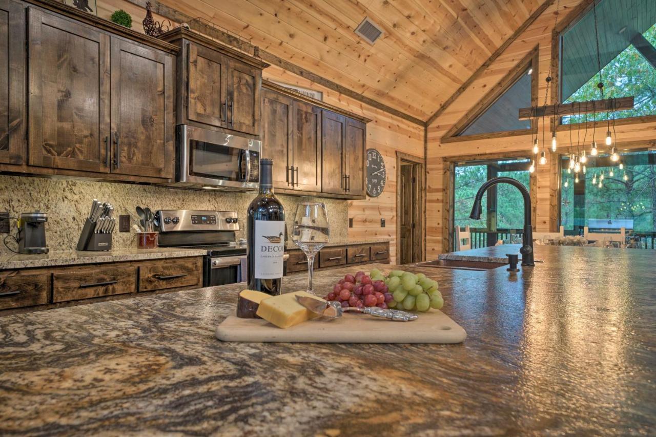 Broken Bow Cabin Deck With Hot Tub And Pool Table! Eksteriør billede
