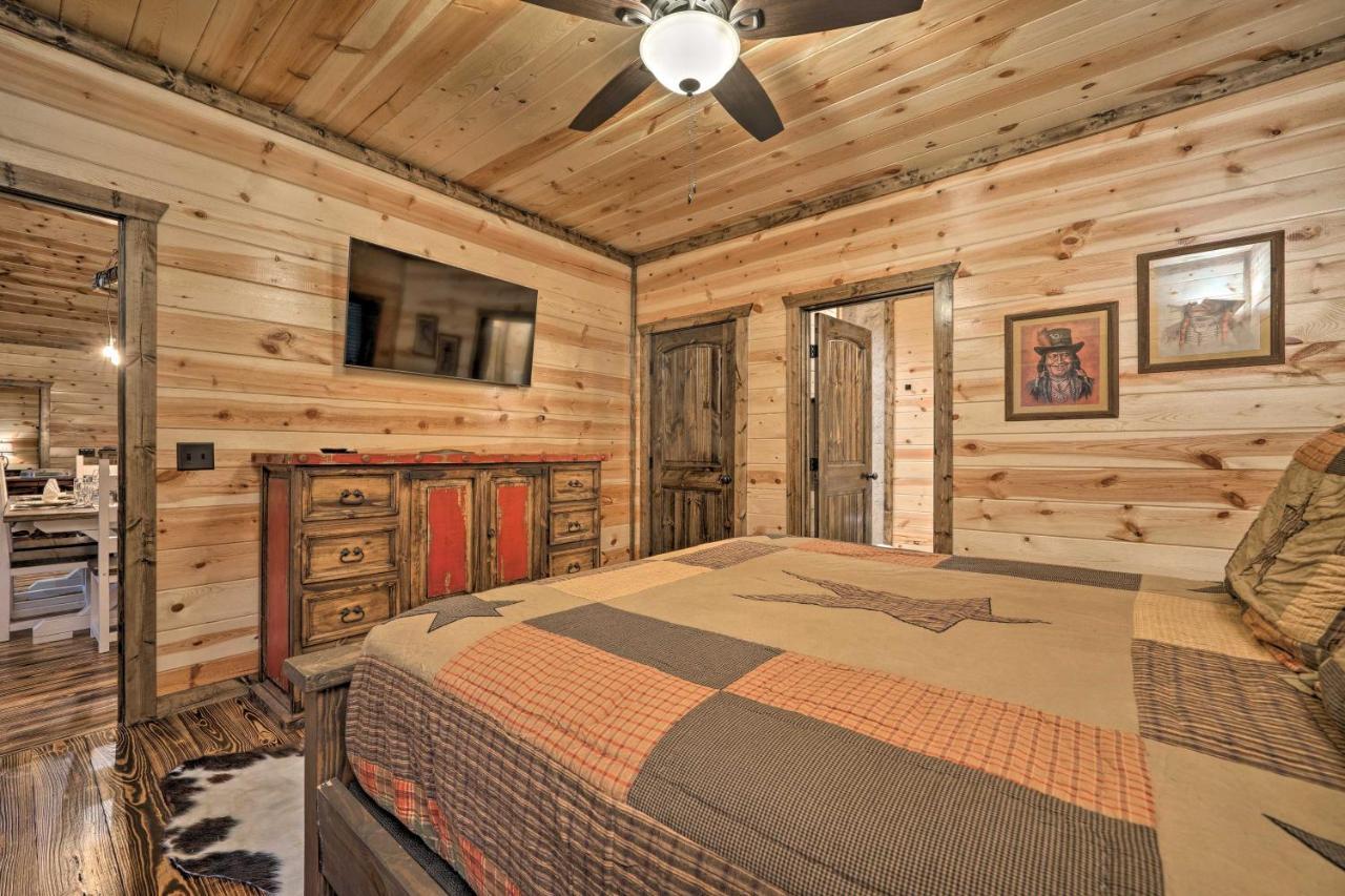 Broken Bow Cabin Deck With Hot Tub And Pool Table! Eksteriør billede